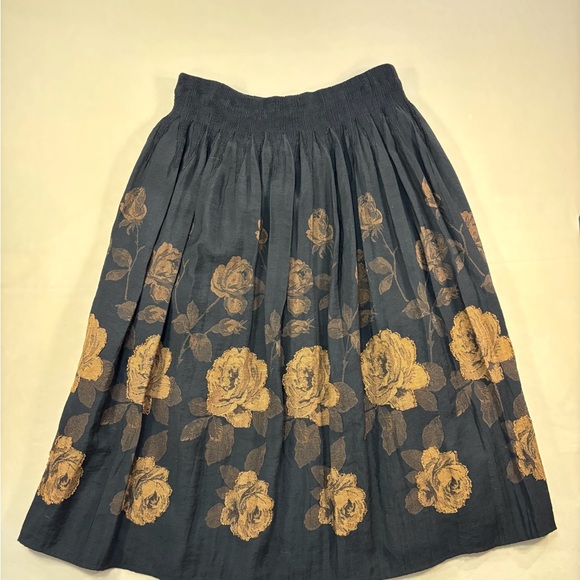 Coldwater Creek Women’s Black and Gold Rose Print A-Line Midi Skirt Size Large - Picture 7 of 7